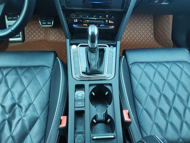 Фото 16 - Volkswagen Magotan GTE Hybrid