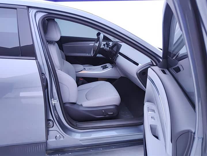 Фото 8 - XPeng Mona M03