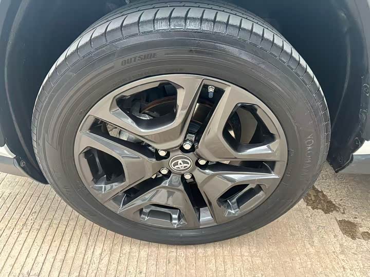 Фото 18 - Toyota RAV4