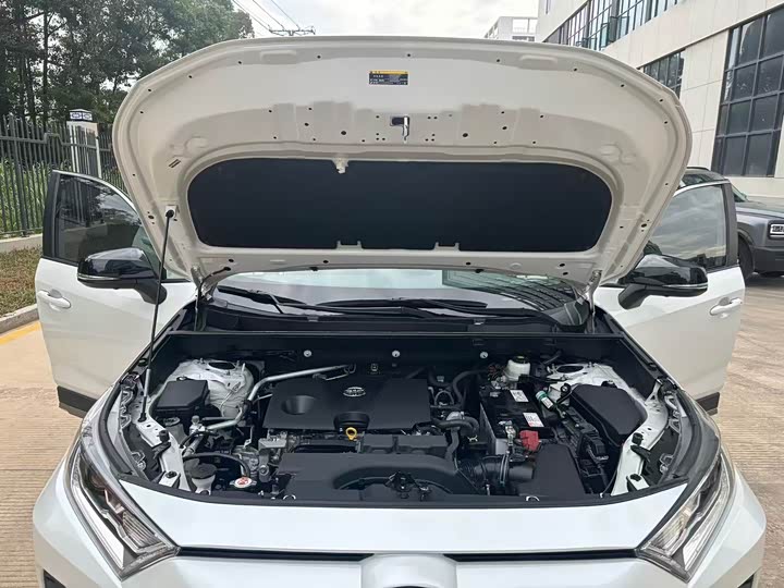 Фото 19 - Toyota RAV4