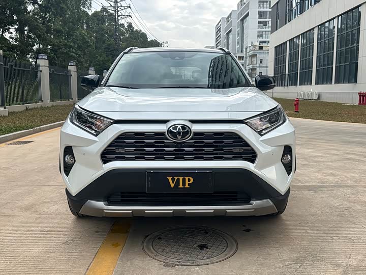 Фото 2 - Toyota RAV4