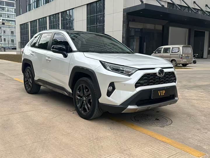 Фото 3 - Toyota RAV4
