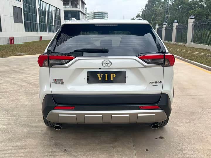 Фото 5 - Toyota RAV4