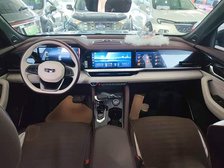 Фото 10 - Geely Monjaro