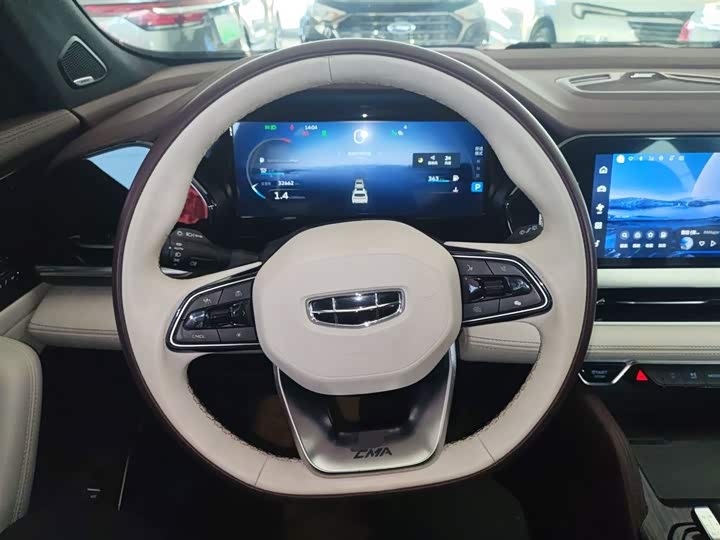 Фото 11 - Geely Monjaro