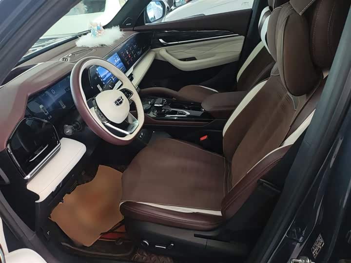 Фото 15 - Geely Monjaro