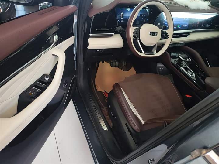 Фото 16 - Geely Monjaro