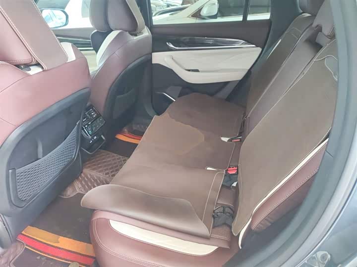 Фото 17 - Geely Monjaro