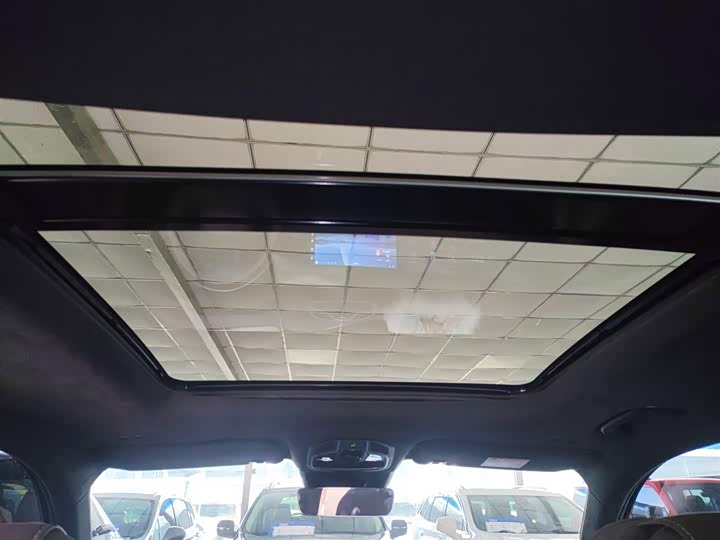 Фото 18 - Geely Monjaro