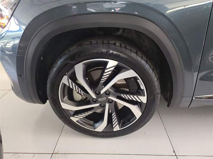 Фото 23 - Geely Monjaro