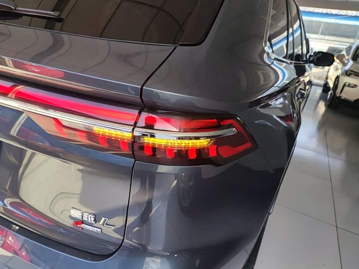 Фото 8 - Geely Monjaro