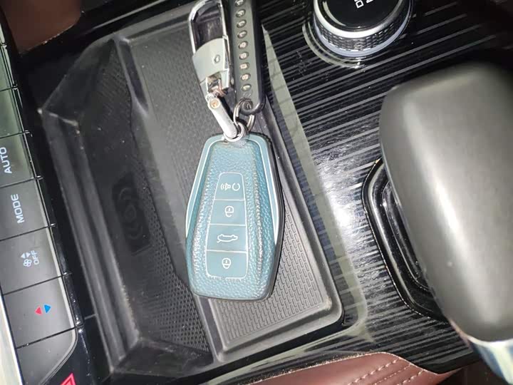 Фото 9 - Geely Monjaro