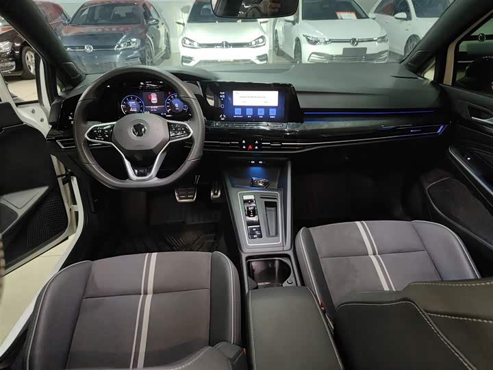 Фото 10 - Volkswagen Golf