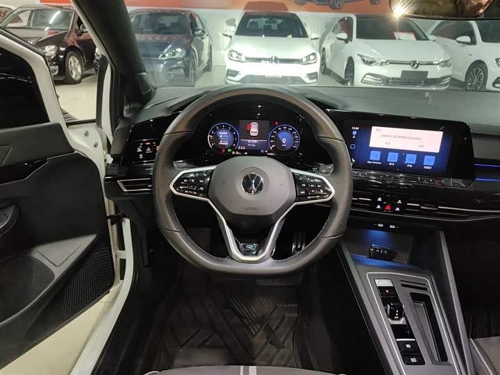 Фото 11 - Volkswagen Golf