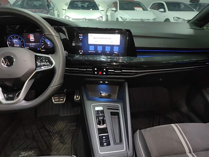 Фото 13 - Volkswagen Golf