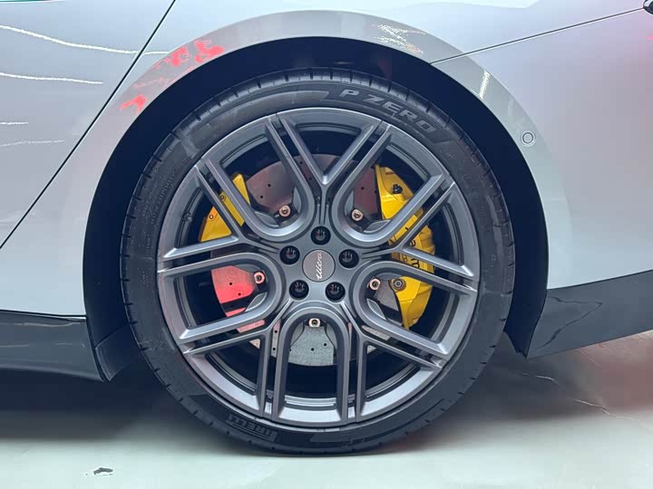 Фото 6 - Xiaomi SU7 Ultra