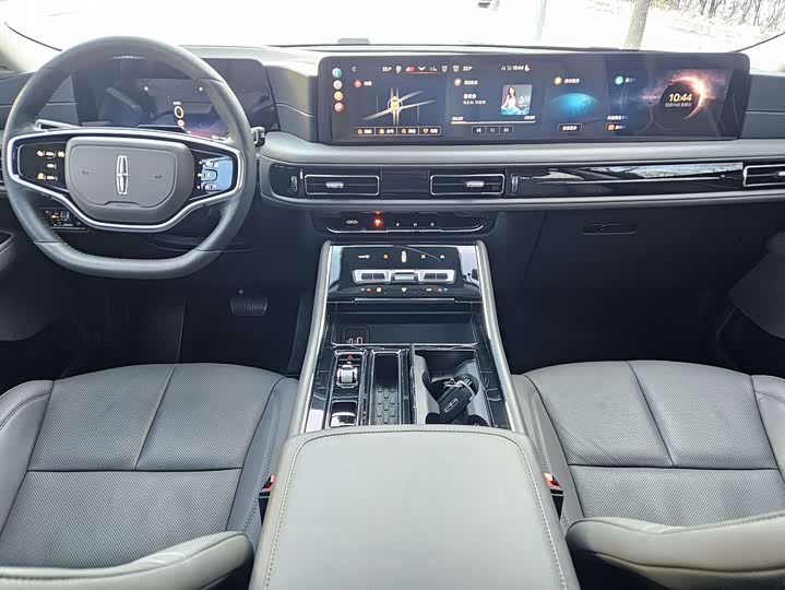 Фото 11 - Lincoln Aviator