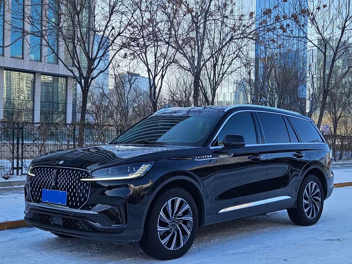 Фото 2 - Lincoln Aviator