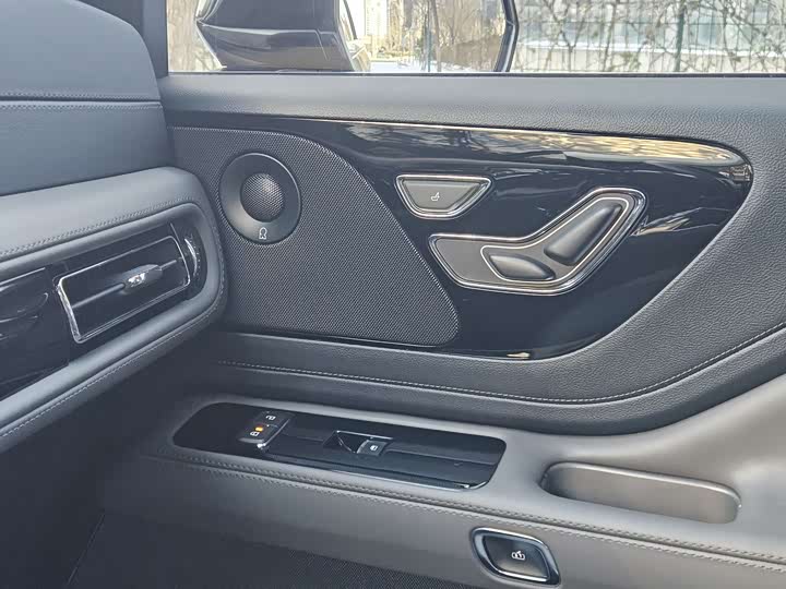 Фото 20 - Lincoln Aviator