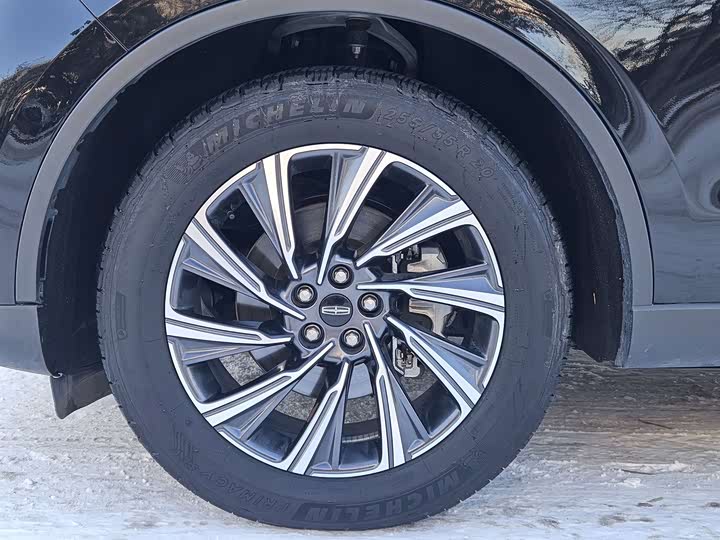 Фото 24 - Lincoln Aviator