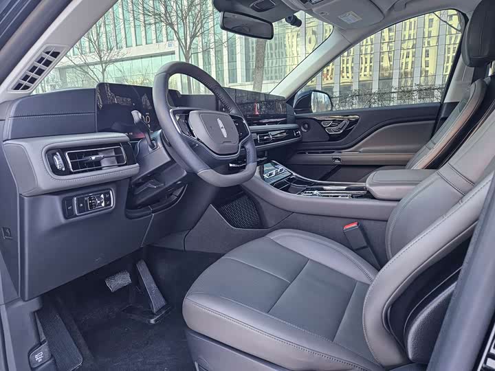 Фото 7 - Lincoln Aviator