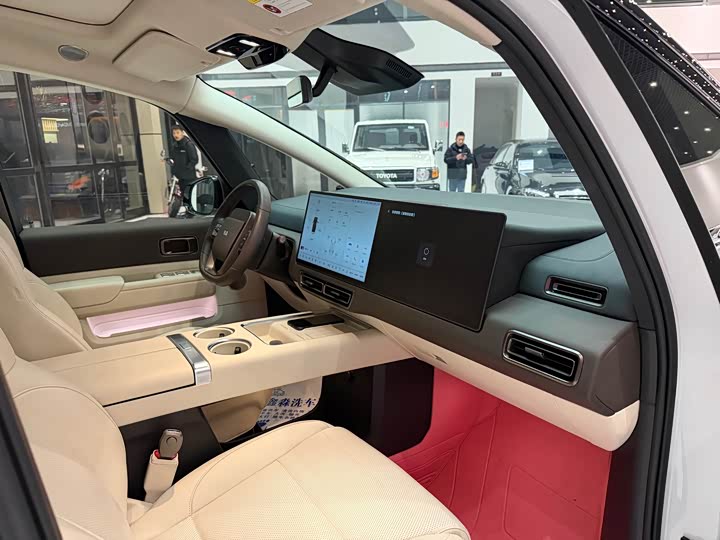 Фото 9 - LiXiang Mega