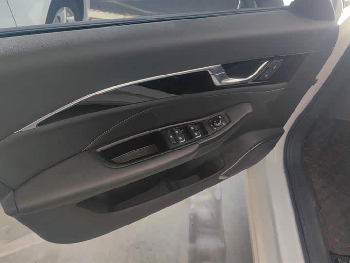 Фото 7 - Bestune B70