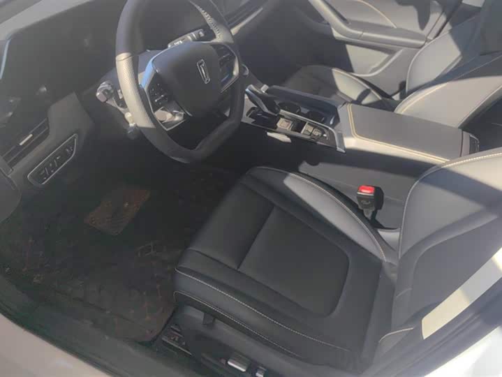 Фото 9 - Bestune B70