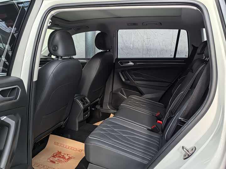 Фото 7 - Volkswagen Tiguan L Hybrid