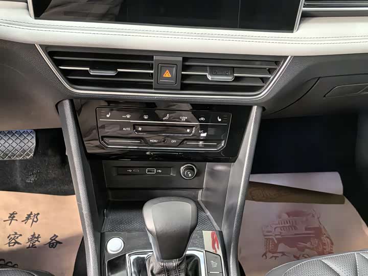 Фото 9 - Volkswagen Tiguan L Hybrid