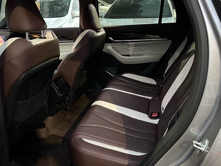 Фото 5 - Geely Monjaro