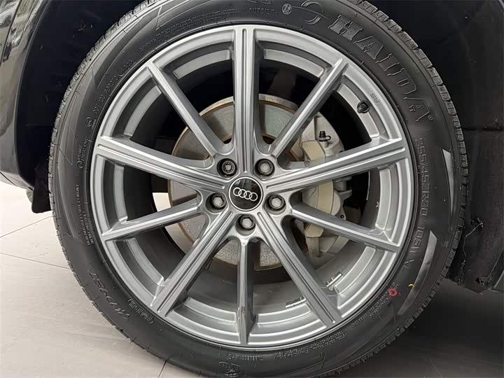 Фото 13 - Audi Q5L