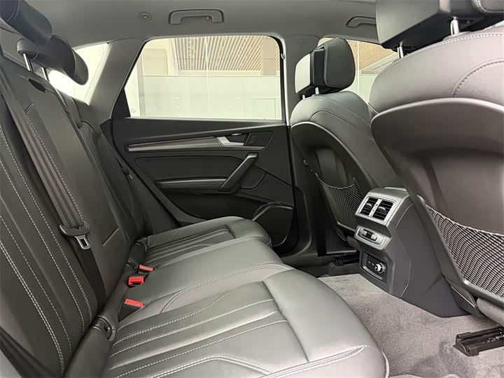 Фото 7 - Audi Q5L