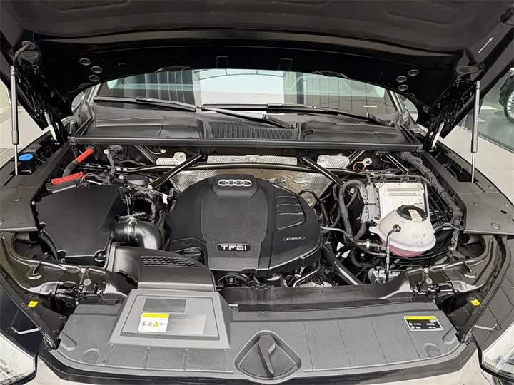 Фото 8 - Audi Q5L