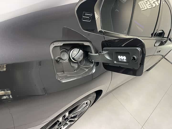 Фото 15 - BMW 5 Series