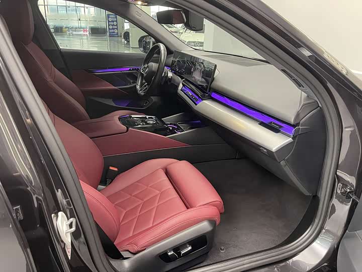 Фото 16 - BMW 5 Series