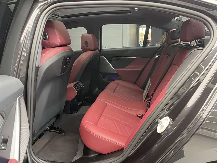 Фото 31 - BMW 5 Series