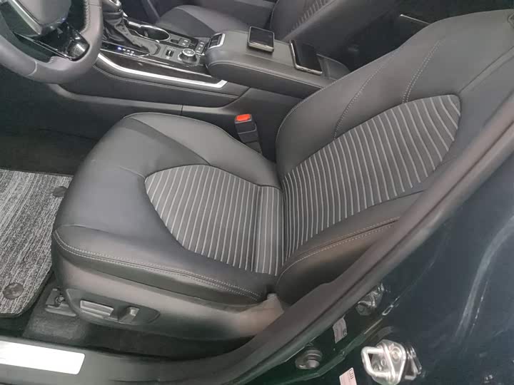 Фото 15 - Toyota Crown Kluger