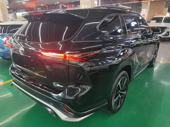 Фото 7 - Toyota Crown Kluger