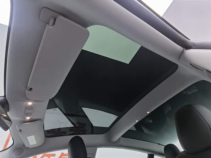 Фото 14 - Tesla Model 3