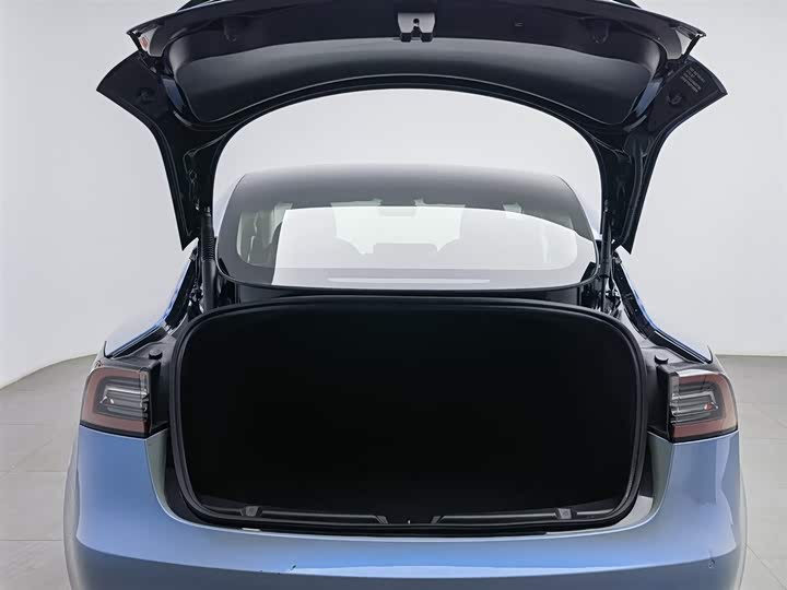 Фото 16 - Tesla Model 3