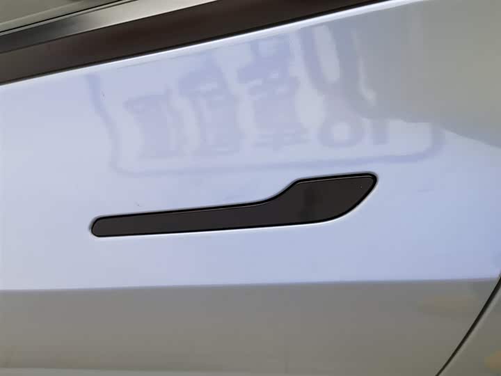 Фото 18 - Tesla Model 3