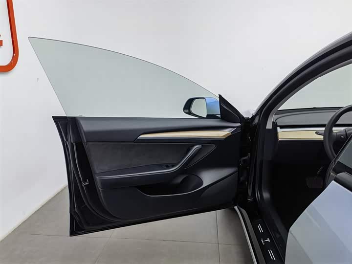 Фото 8 - Tesla Model 3