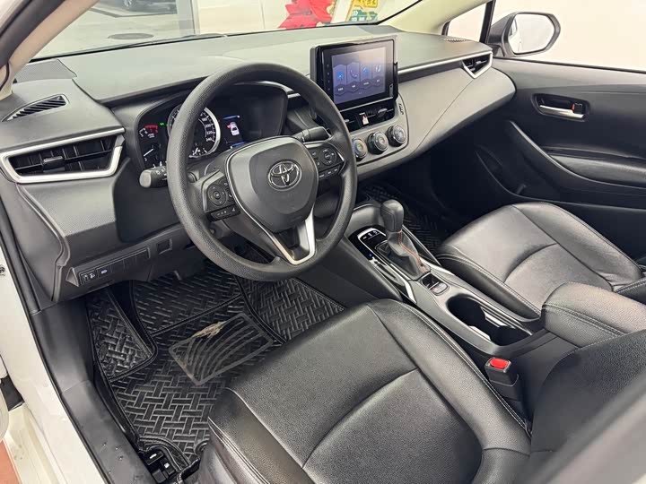 Фото 10 - Toyota Corolla