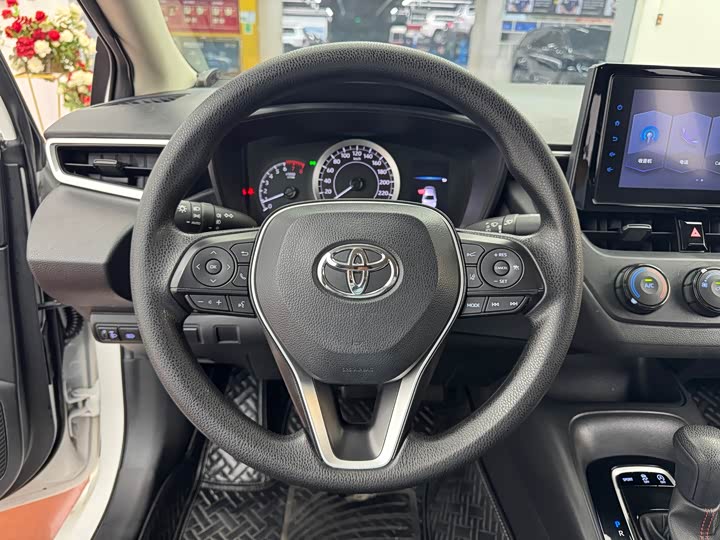 Фото 14 - Toyota Corolla