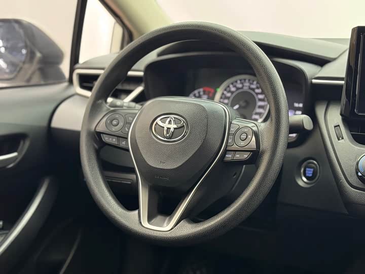 Фото 16 - Toyota Corolla