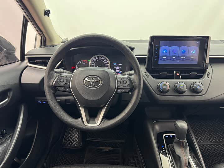 Фото 18 - Toyota Corolla