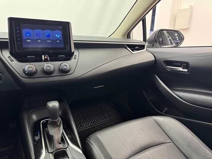 Фото 19 - Toyota Corolla