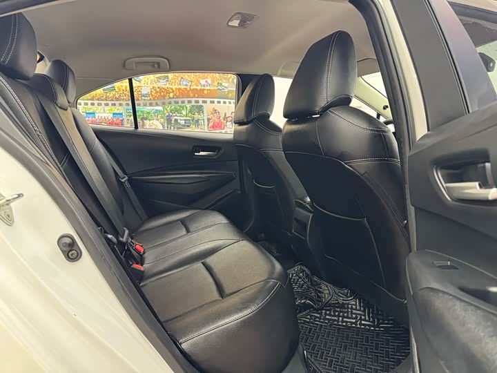 Фото 21 - Toyota Corolla