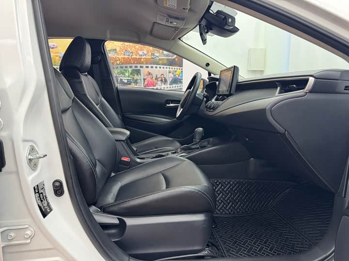 Фото 22 - Toyota Corolla